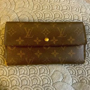 Louis Vuitton Monogram Sarah Wallet